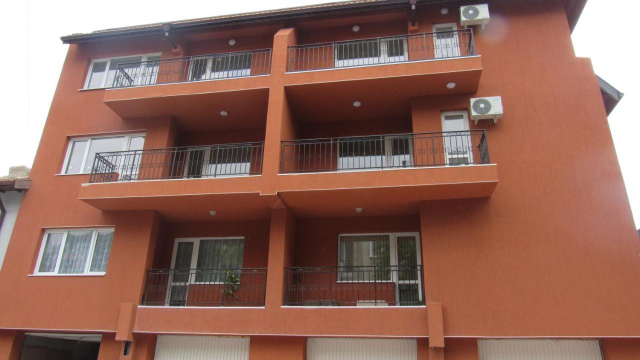 Apartment Crystal Balchik Bagian luar foto