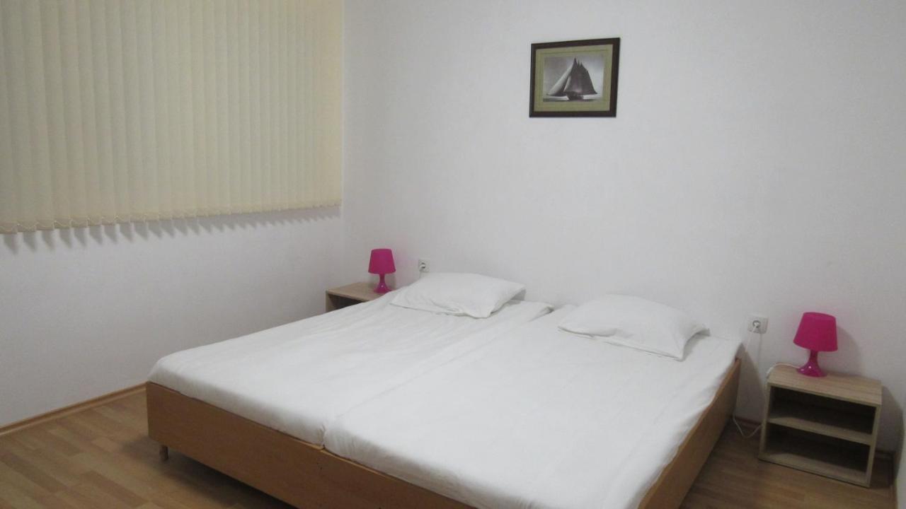 Apartment Crystal Balchik Bagian luar foto